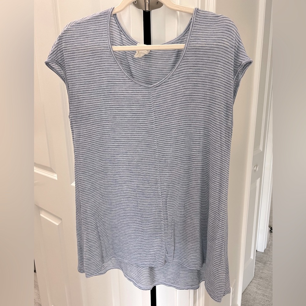 Everleigh V-Neck High-Low Short Sleeve Shirt